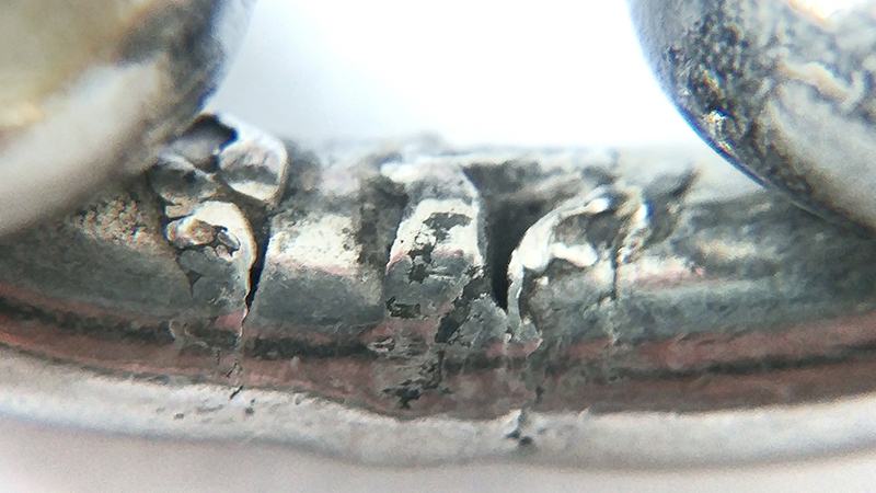 Beispiel einer minderwertigen Schweißnaht Anchor chain with inconsistent weld seam